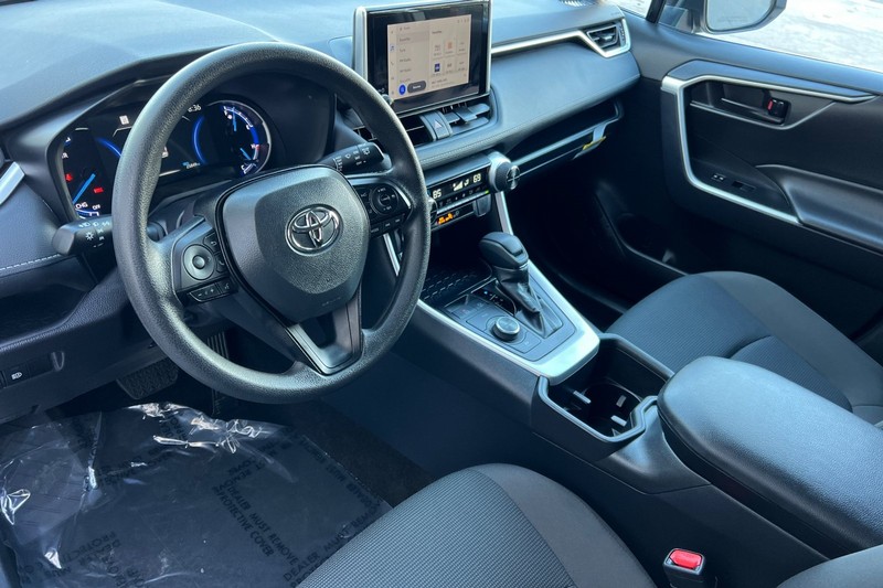 Toyota RAV4 Vehicle Full-screen Gallery Image 10