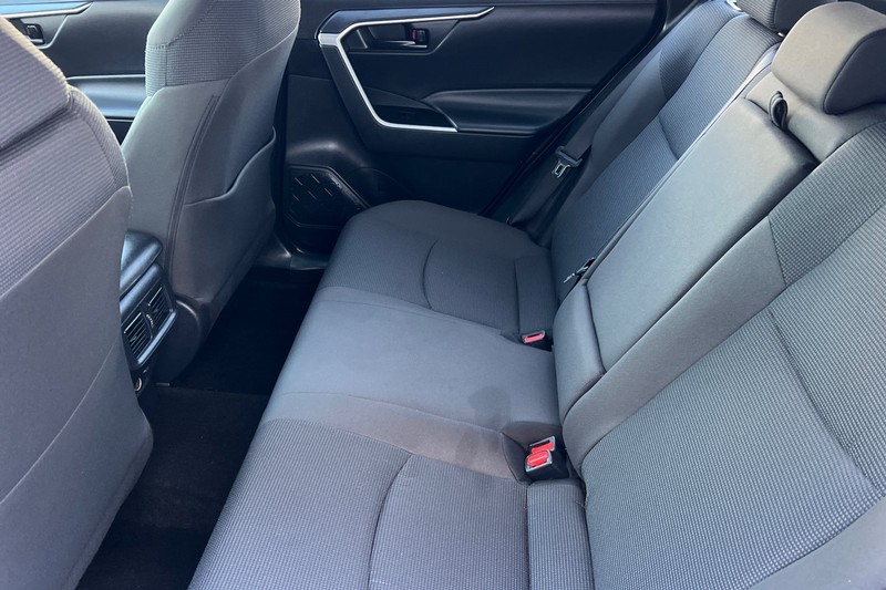 Toyota RAV4 Vehicle Full-screen Gallery Image 12