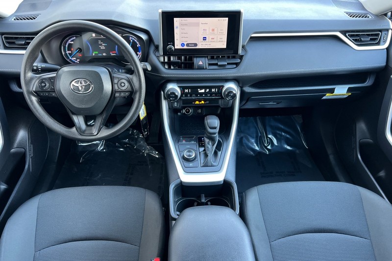 Toyota RAV4 Vehicle Full-screen Gallery Image 13