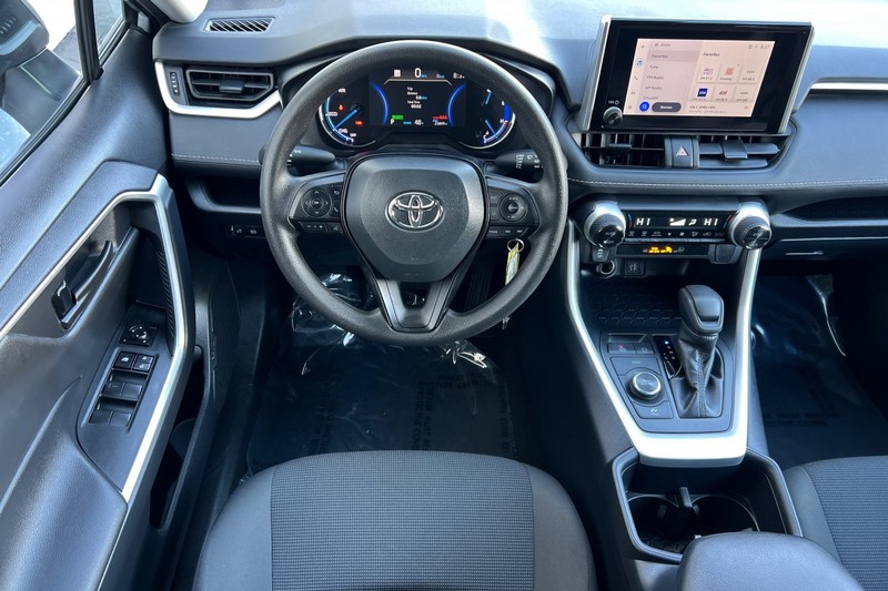 Toyota RAV4 Vehicle Full-screen Gallery Image 14