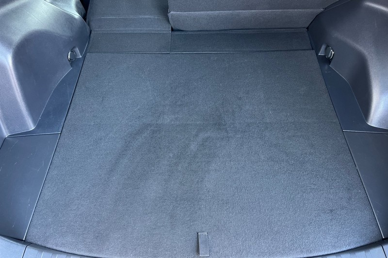 Toyota RAV4 Vehicle Full-screen Gallery Image 15