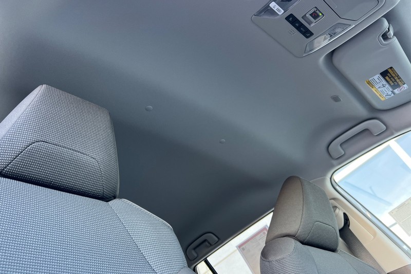 Toyota RAV4 Vehicle Full-screen Gallery Image 17