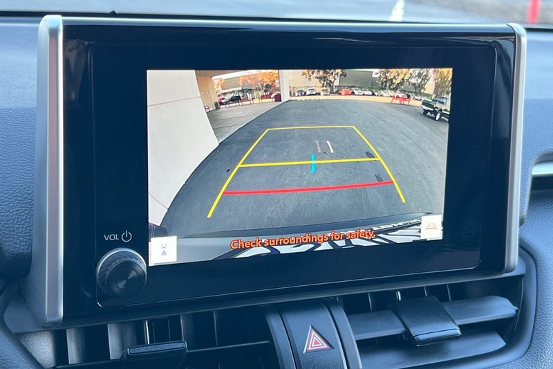 Toyota RAV4 Vehicle Full-screen Gallery Image 19