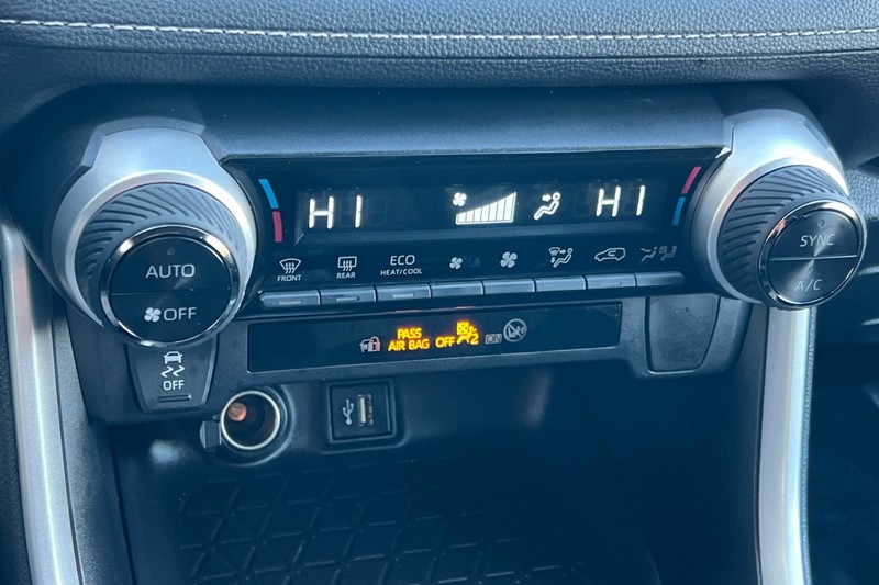 Toyota RAV4 Vehicle Full-screen Gallery Image 20