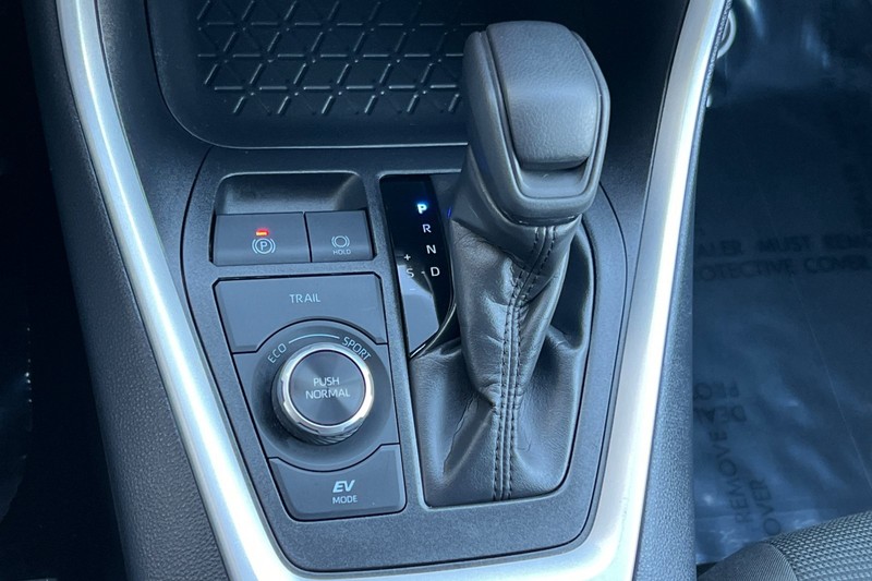 Toyota RAV4 Vehicle Full-screen Gallery Image 21