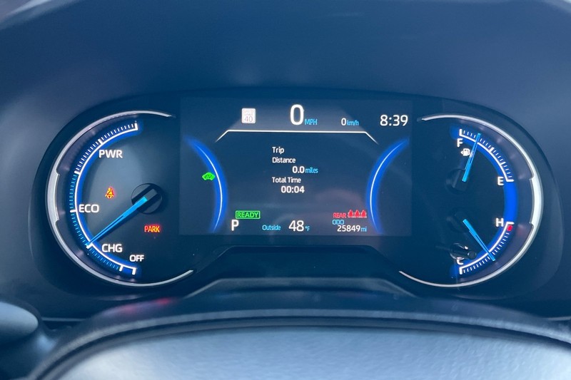 Toyota RAV4 Vehicle Full-screen Gallery Image 23