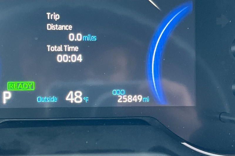 Toyota RAV4 Vehicle Full-screen Gallery Image 24