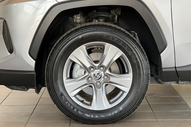 Toyota RAV4 Vehicle Full-screen Gallery Image 25