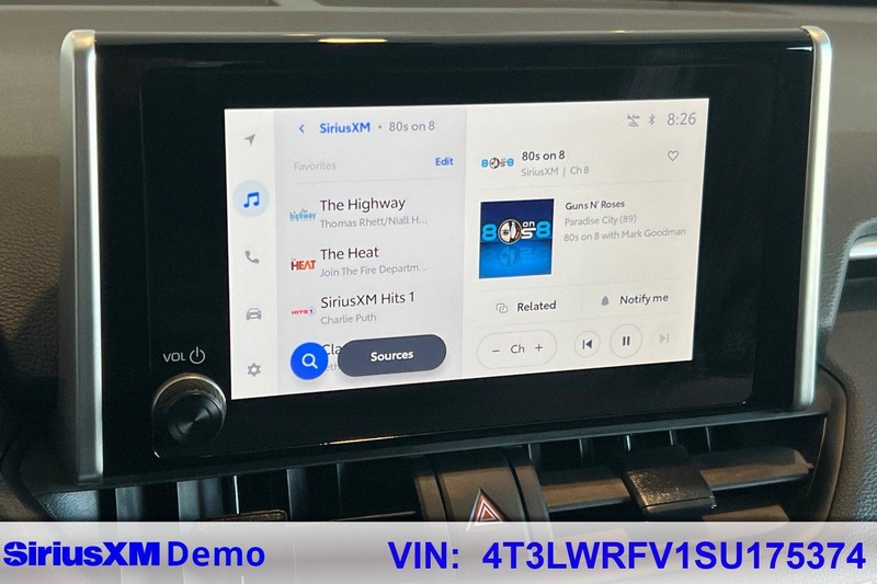 Toyota RAV4 Vehicle Full-screen Gallery Image 27