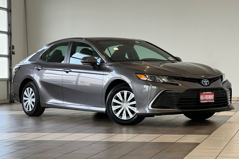 Toyota Camry Hybrid Vehicle Full-screen Gallery Image 02