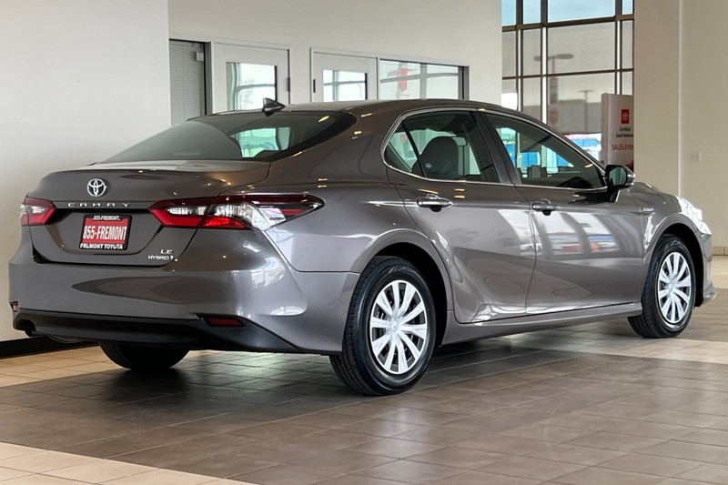 Toyota Camry Hybrid Vehicle Full-screen Gallery Image 04