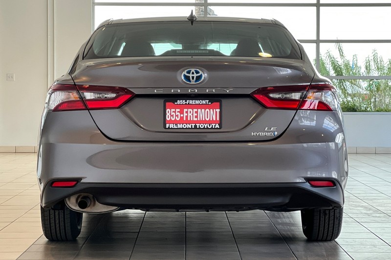 Toyota Camry Hybrid Vehicle Full-screen Gallery Image 05