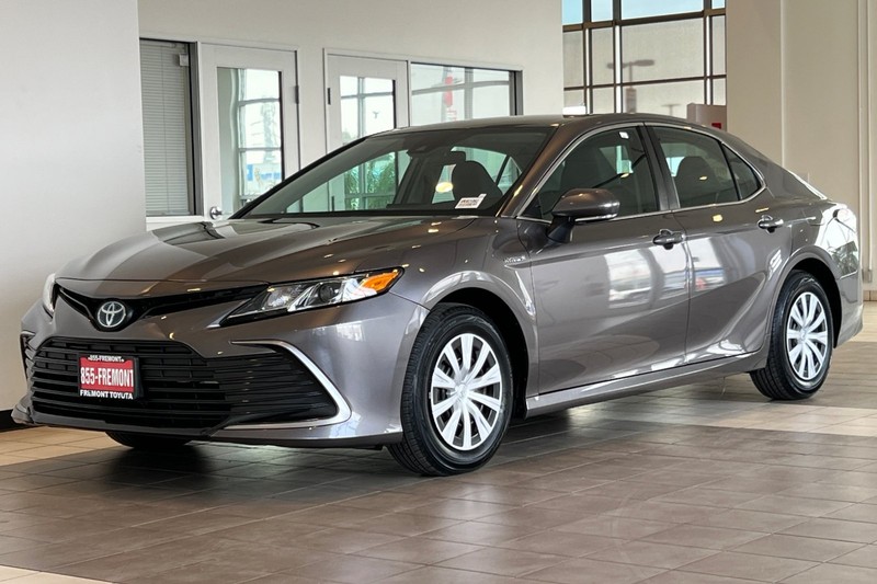 Toyota Camry Hybrid Vehicle Full-screen Gallery Image 08