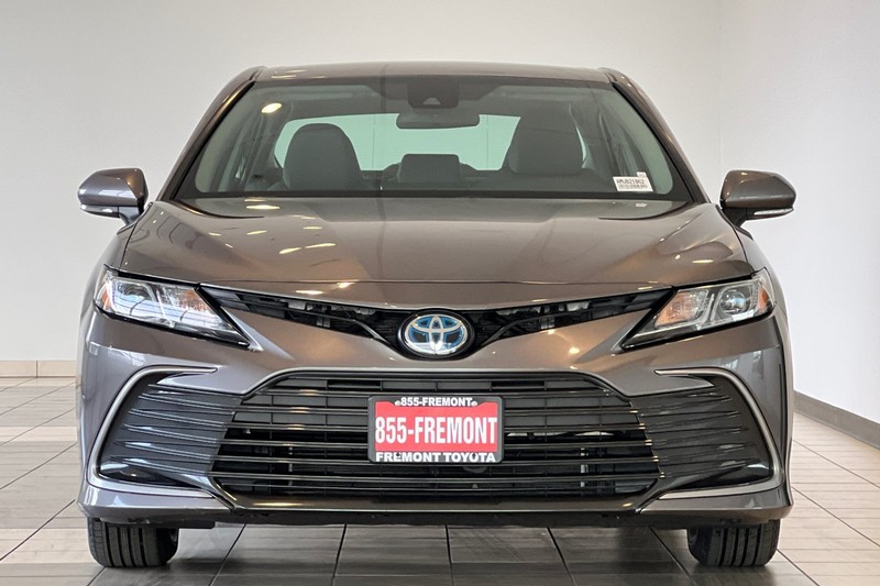 Toyota Camry Hybrid Vehicle Full-screen Gallery Image 09