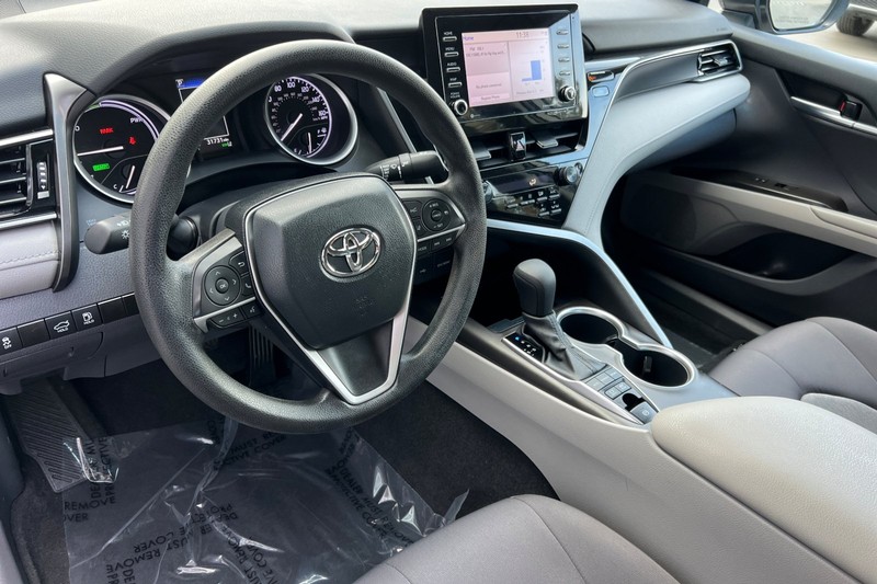 Toyota Camry Hybrid Vehicle Full-screen Gallery Image 10