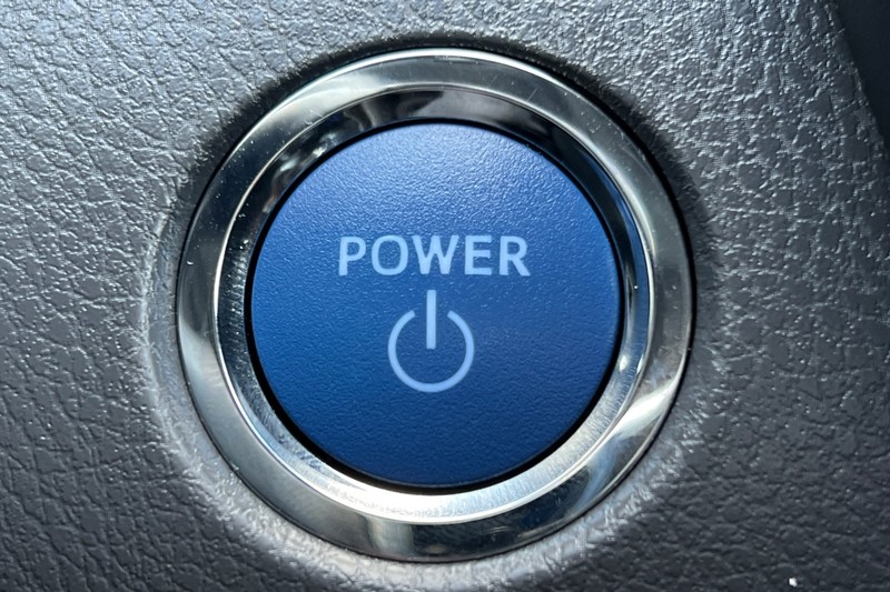 Toyota Camry Hybrid Vehicle Full-screen Gallery Image 21