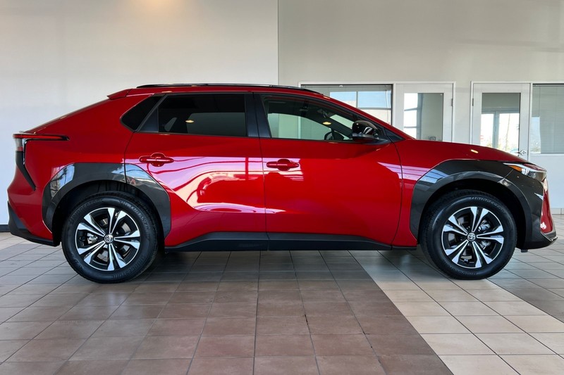 Toyota bZ4X Vehicle Full-screen Gallery Image 03