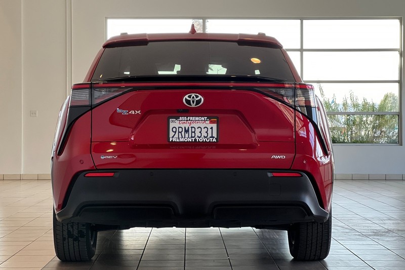 Toyota bZ4X Vehicle Full-screen Gallery Image 05