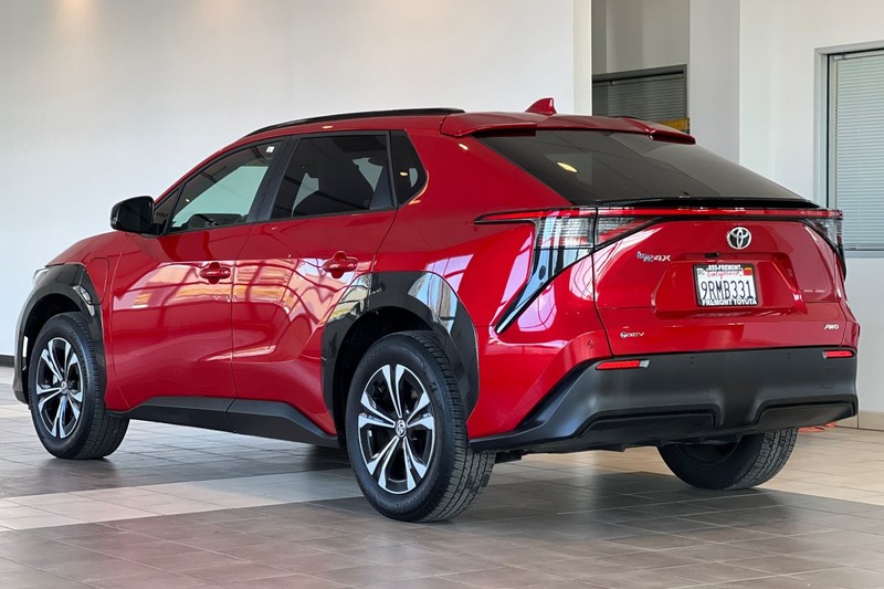 Toyota bZ4X Vehicle Full-screen Gallery Image 06