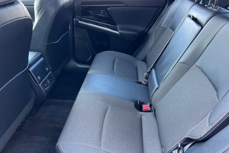 Toyota bZ4X Vehicle Full-screen Gallery Image 12