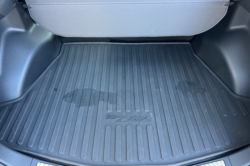 Toyota bZ4X Vehicle Full-screen Gallery Image 15