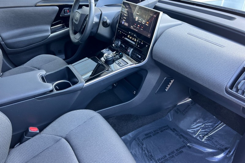 Toyota bZ4X Vehicle Full-screen Gallery Image 16