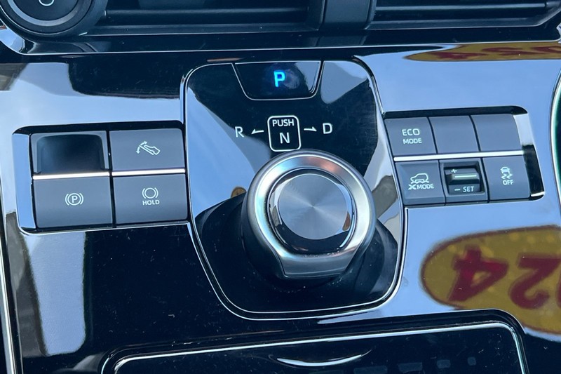 Toyota bZ4X Vehicle Full-screen Gallery Image 21