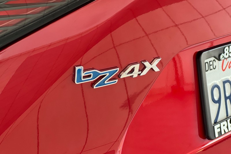 Toyota bZ4X Vehicle Full-screen Gallery Image 27