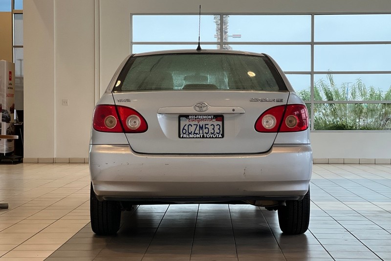 Toyota Corolla Vehicle Full-screen Gallery Image 05