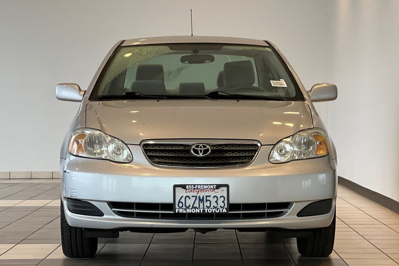 Toyota Corolla Vehicle Full-screen Gallery Image 09