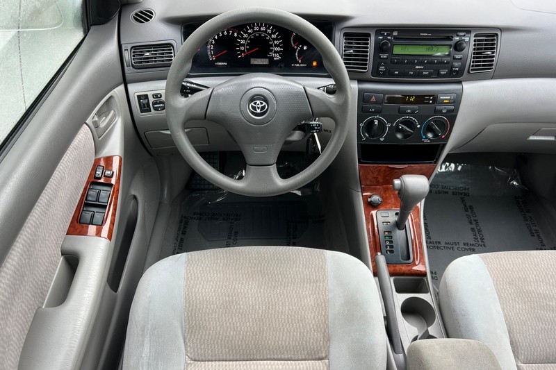 Toyota Corolla Vehicle Full-screen Gallery Image 14