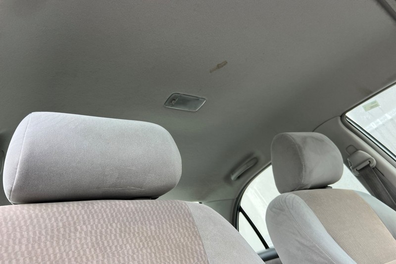 Toyota Corolla Vehicle Full-screen Gallery Image 16