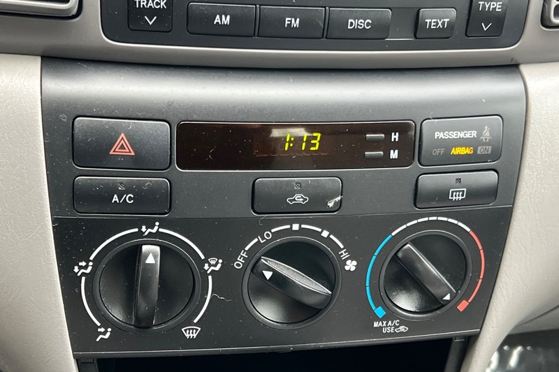 Toyota Corolla Vehicle Full-screen Gallery Image 18