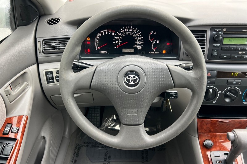 Toyota Corolla Vehicle Full-screen Gallery Image 20