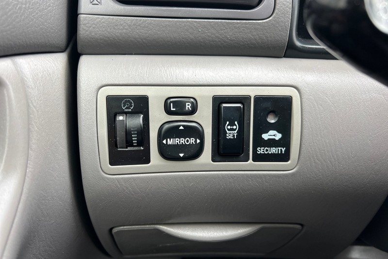 Toyota Corolla Vehicle Full-screen Gallery Image 25