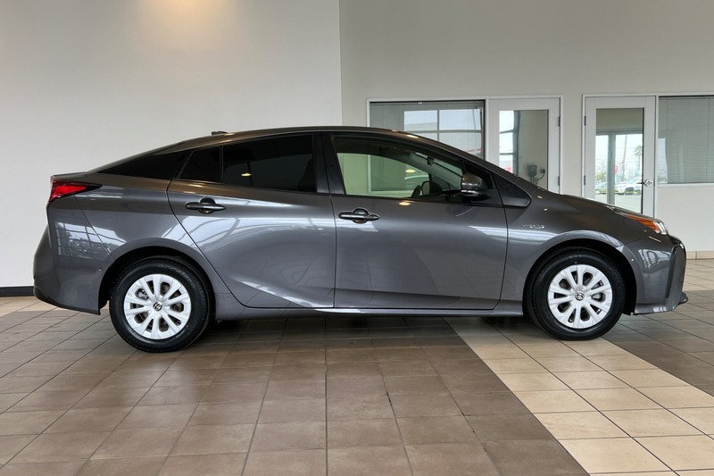 Toyota Prius Vehicle Full-screen Gallery Image 03