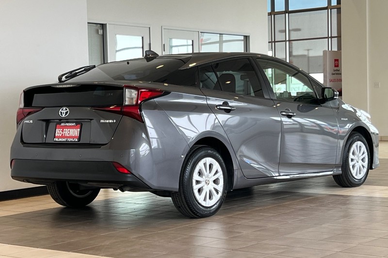 Toyota Prius Vehicle Full-screen Gallery Image 04