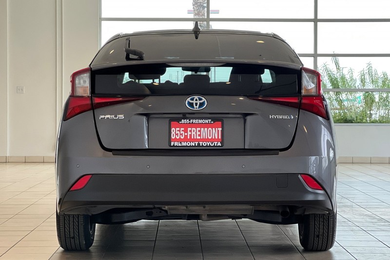 Toyota Prius Vehicle Full-screen Gallery Image 05