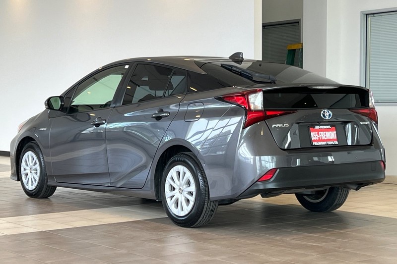 Toyota Prius Vehicle Full-screen Gallery Image 06