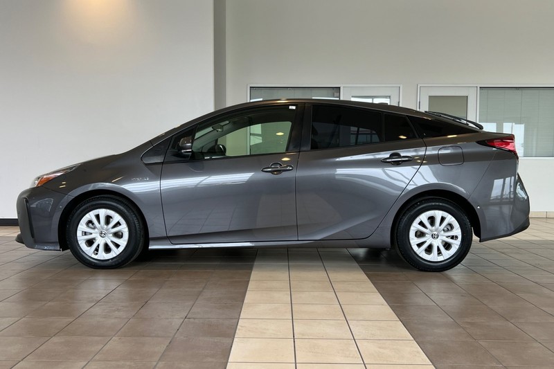 Toyota Prius Vehicle Full-screen Gallery Image 07