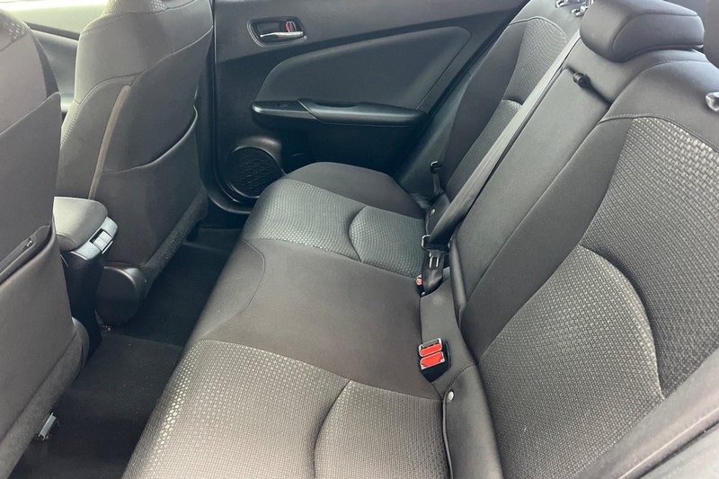 Toyota Prius Vehicle Full-screen Gallery Image 12