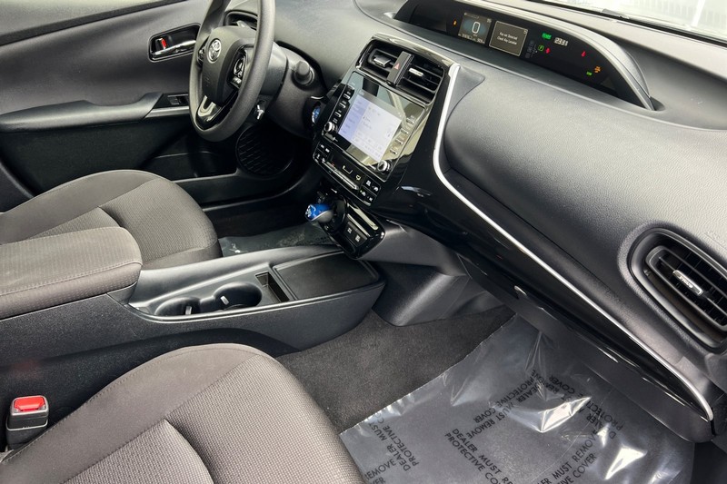 Toyota Prius Vehicle Full-screen Gallery Image 16