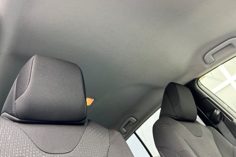 Toyota Prius Vehicle Full-screen Gallery Image 17