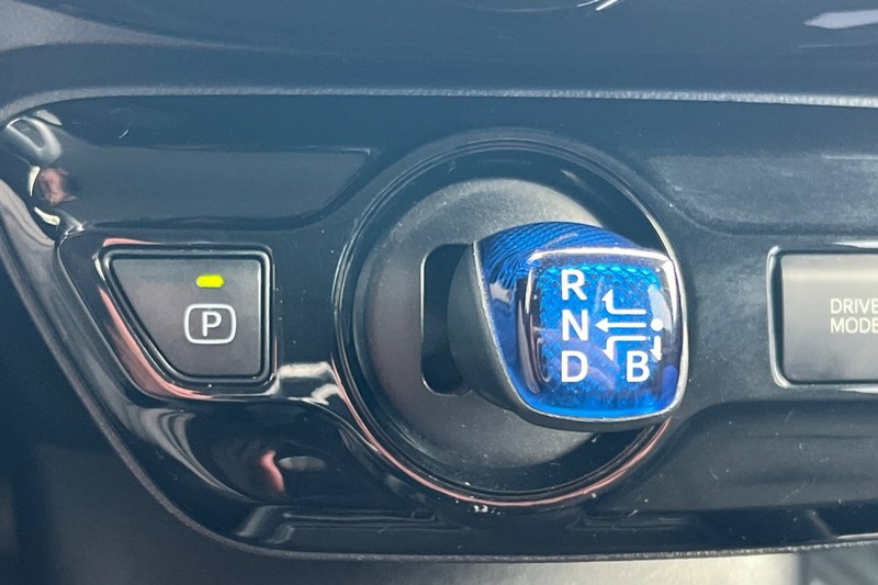 Toyota Prius Vehicle Full-screen Gallery Image 21