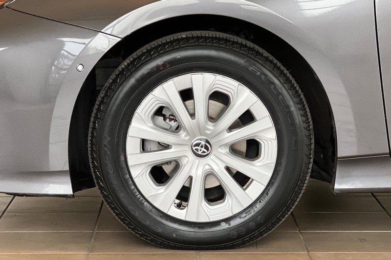 Toyota Prius Vehicle Full-screen Gallery Image 26