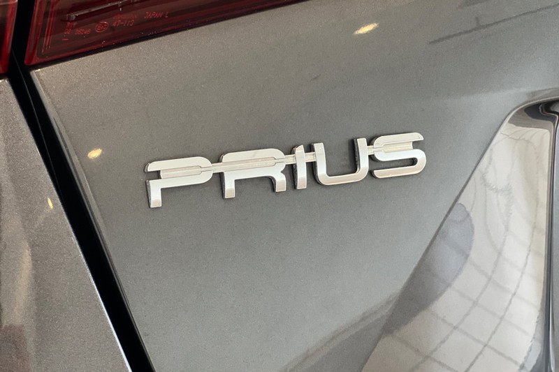 Toyota Prius Vehicle Full-screen Gallery Image 27