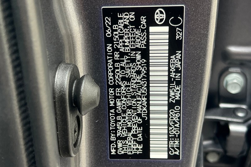 Toyota Prius Vehicle Full-screen Gallery Image 28