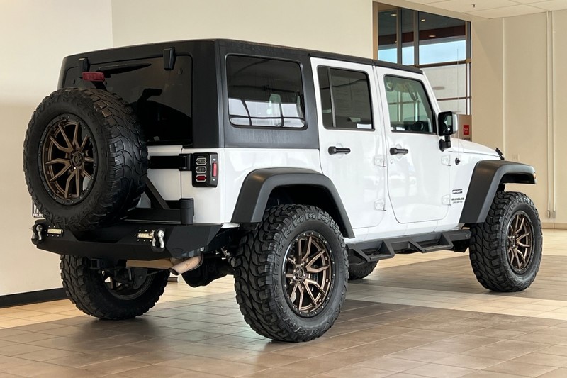 Jeep Wrangler Unlimited Vehicle Full-screen Gallery Image 04
