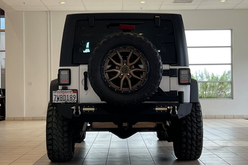 Jeep Wrangler Unlimited Vehicle Full-screen Gallery Image 05