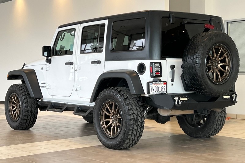 Jeep Wrangler Unlimited Vehicle Full-screen Gallery Image 06